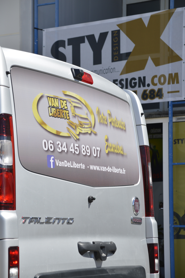 Décoration publicitaire véhicule professionnel